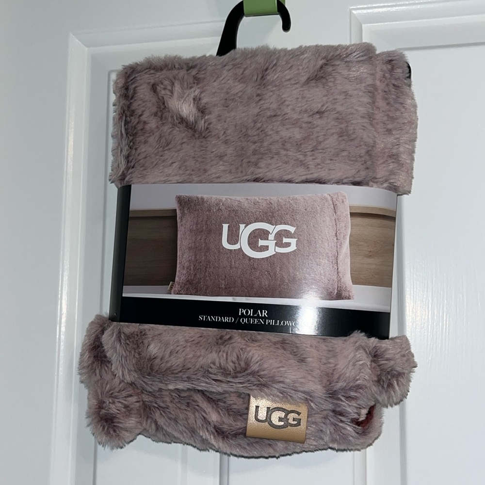 UGG Standard/Queen “Polar” Pillowcase